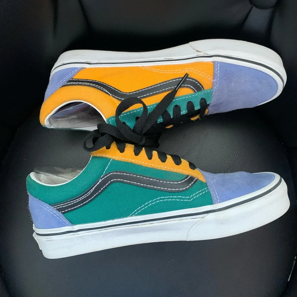 Vans old school skate shoes- Woman Size 7/ Men Size 5.5